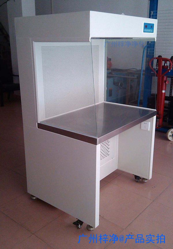 水平層流百級潔凈工作臺可連接組成生產(chǎn)流水線,也可單臺使用,可移動,靈活性強(qiáng)等優(yōu)點。